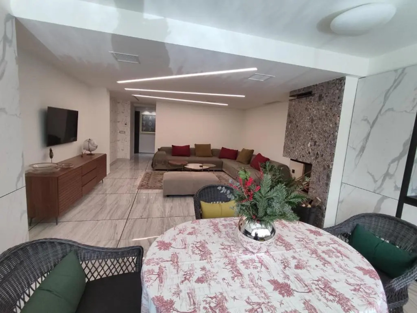 Sandy's Superior Suite