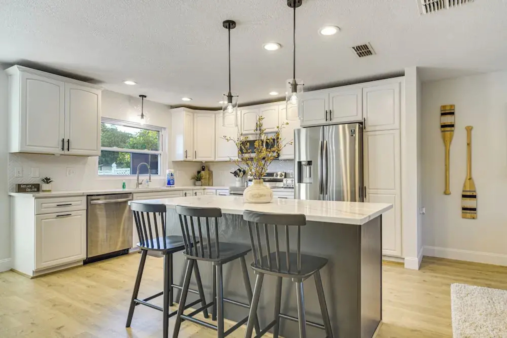 10 Mi to Dtwn St Petersburg: Mod Central Getaway