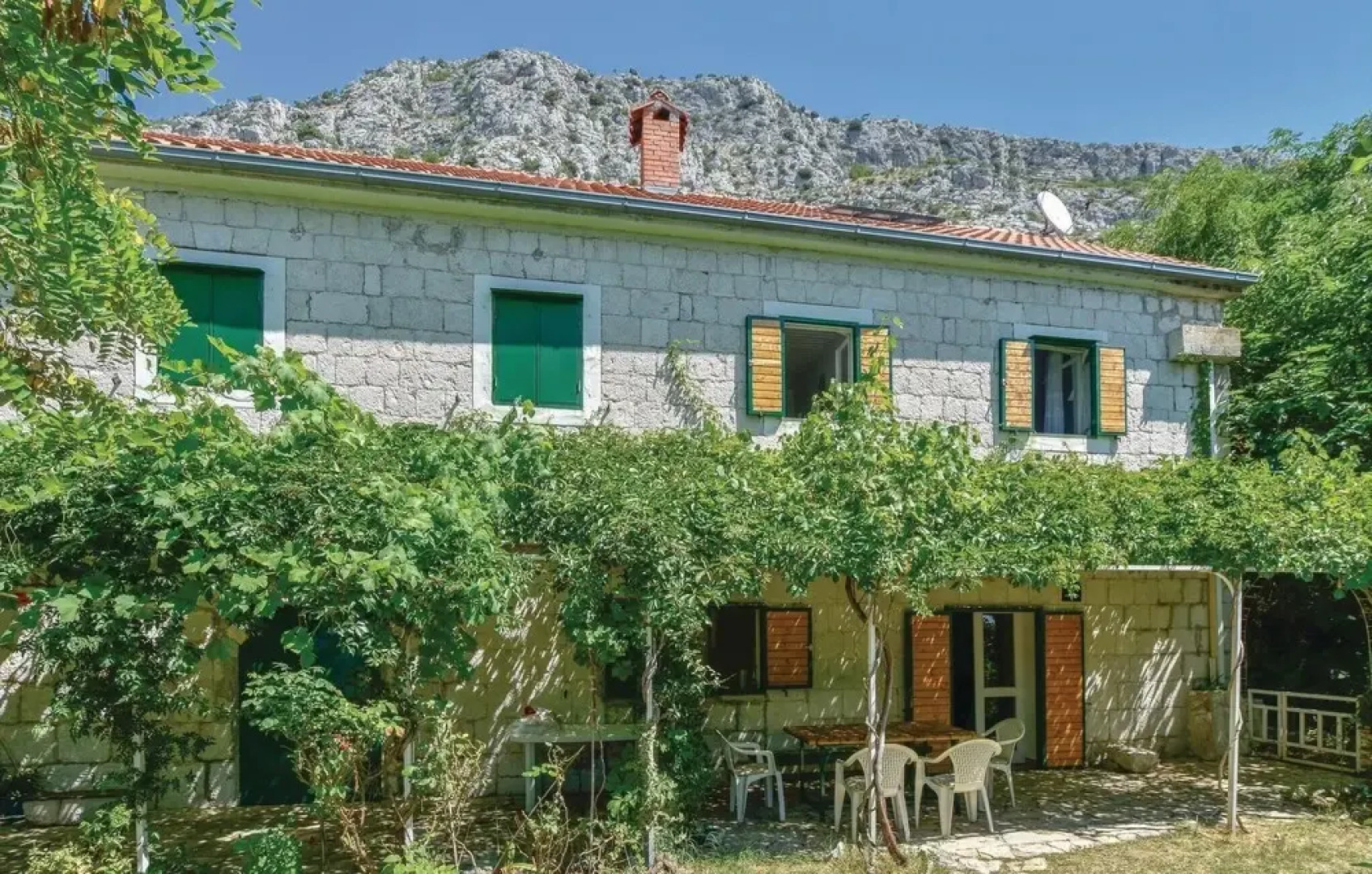 Beautiful Home in Duce With Wifi and 3 Bedrooms