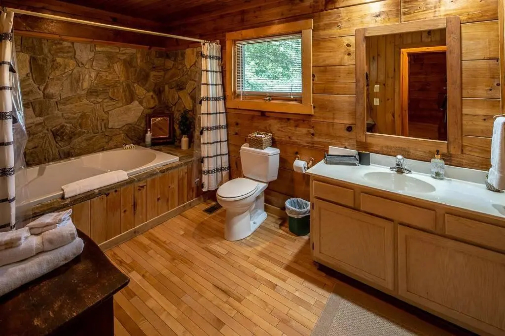 Cozy ‘Grey Fox’ Cabin Between Boone & Blowing Rock