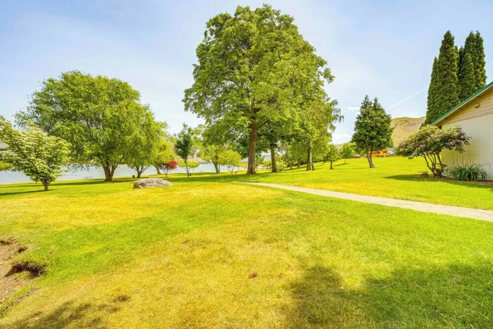 Steps to Lake Chelan: Condo w/ Resort Amenities!