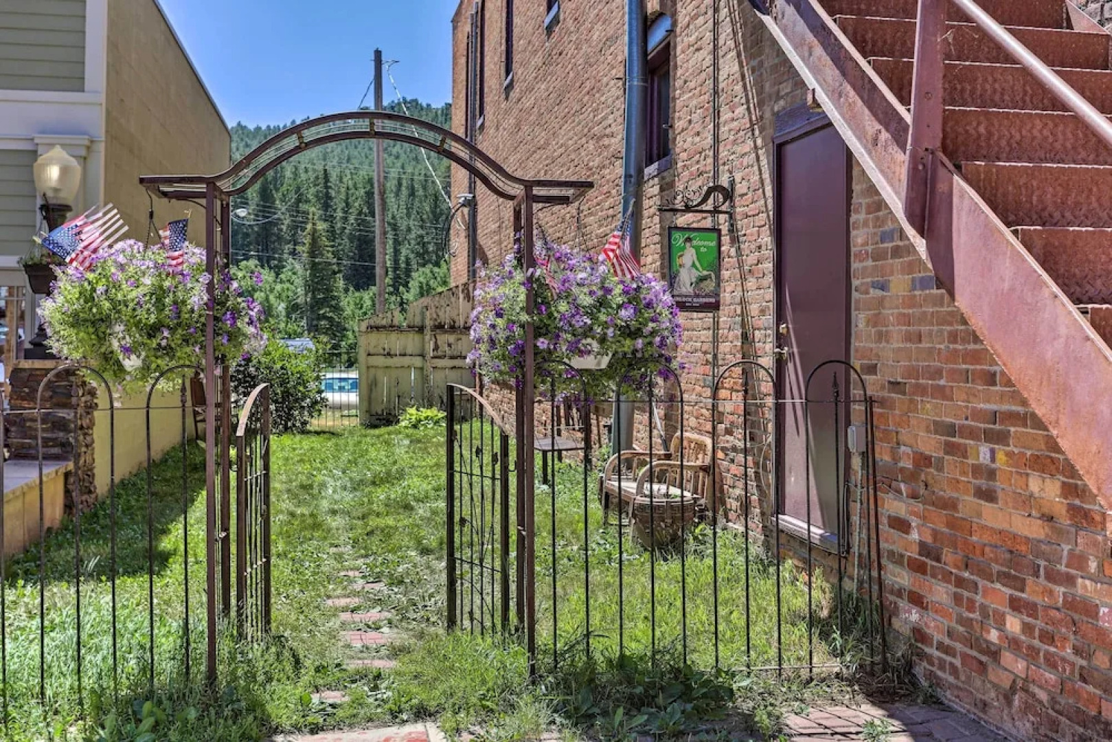 Modern Custer Apt - Walk to Shops & Dining!