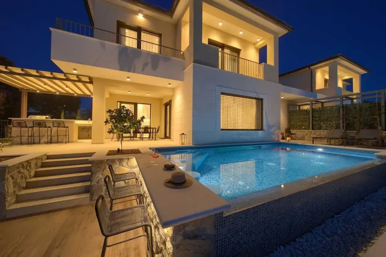 Villa Lady With Heated Pool Jacuzzi and Sauna