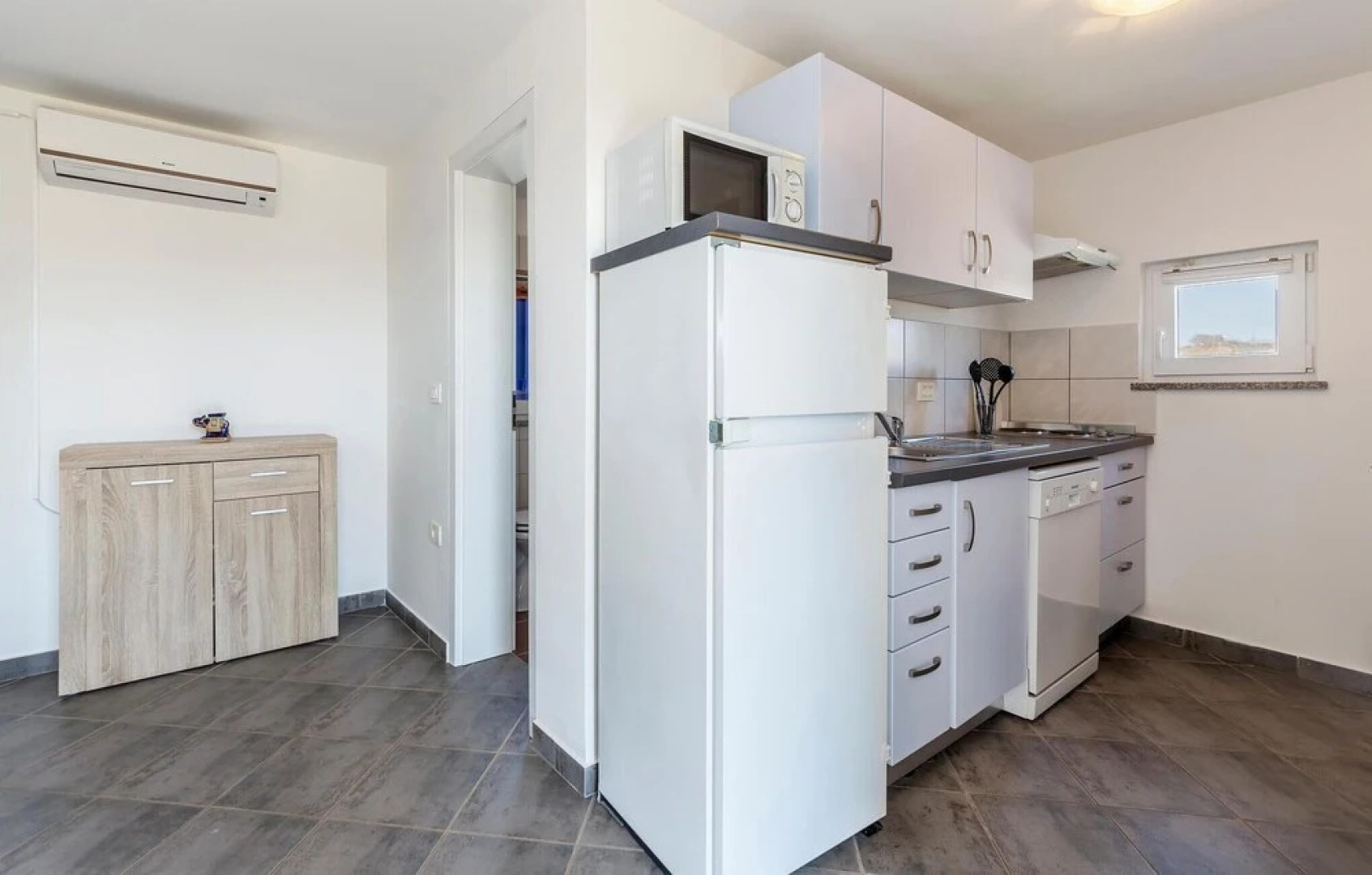 Nice Home in Trget With Wifi, 4 Bedrooms and Outdoor Swimming Pool