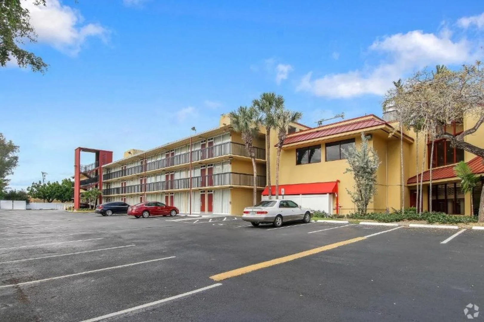 The Link Hotel on Sunrise