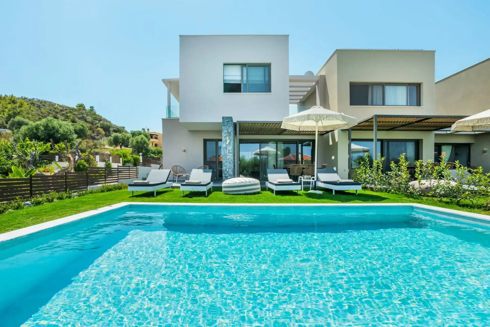 Dionisos Luxury Villas