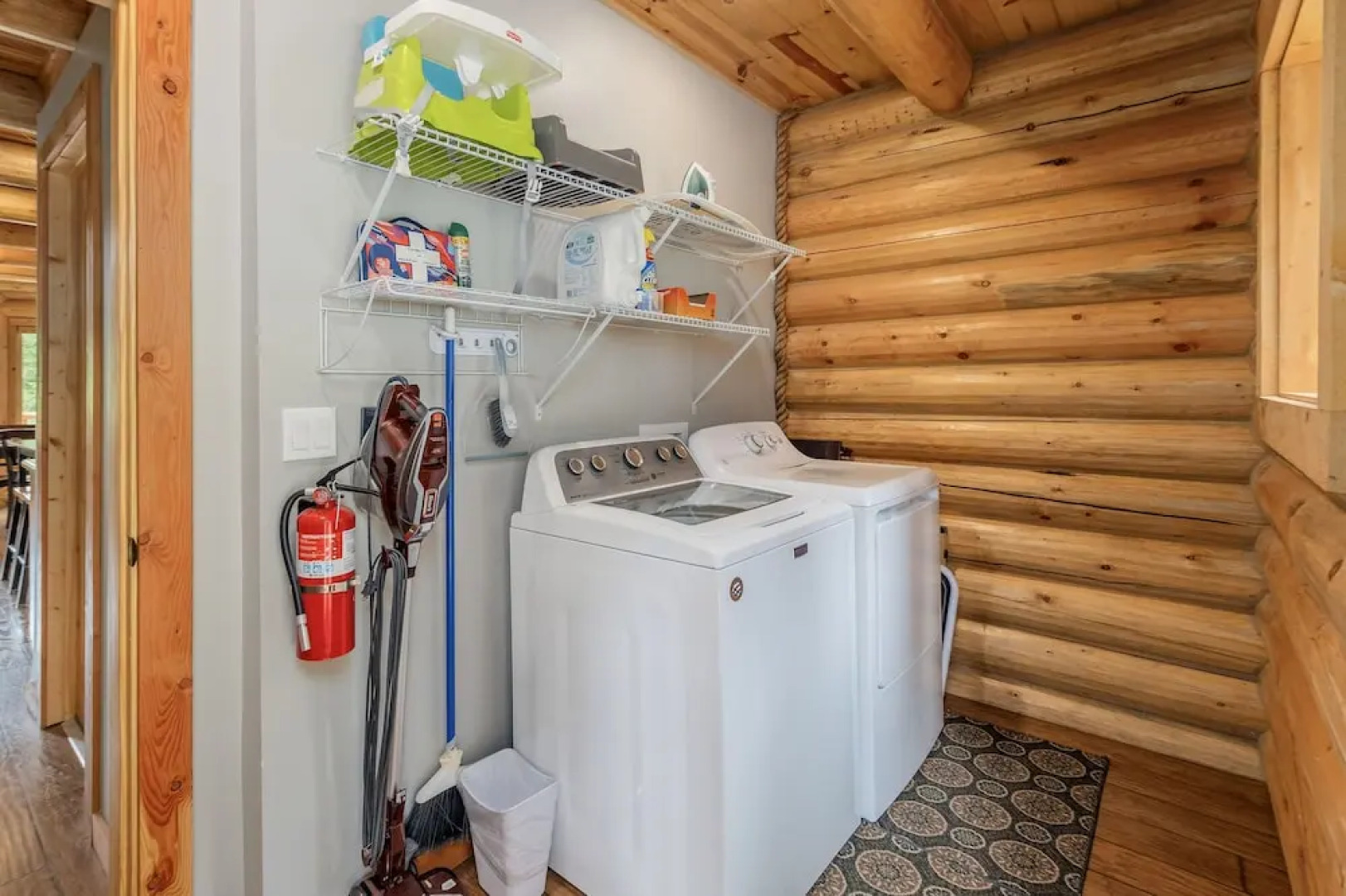 Bearfoot Chalet 3 Bedroom Home by NW Comfy Cabins