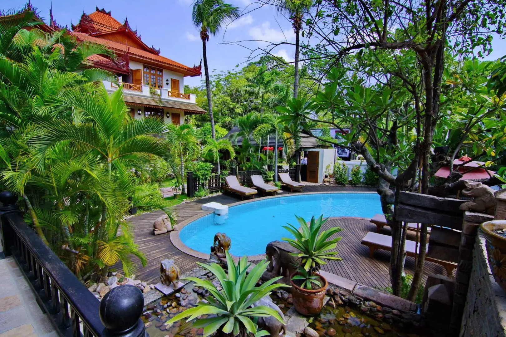 Hotel by the Red Canal