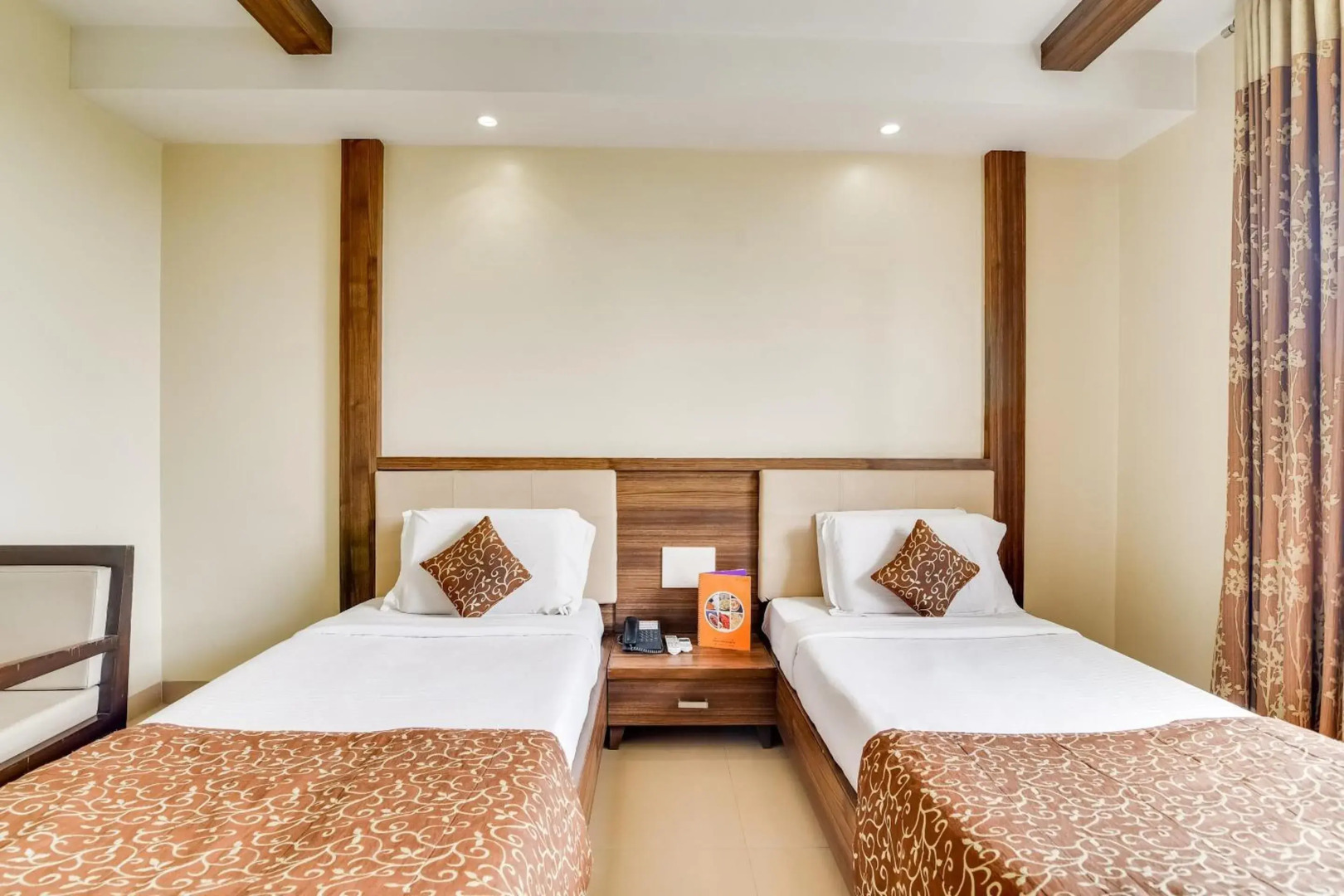 Palette - Sign Regency Hotel