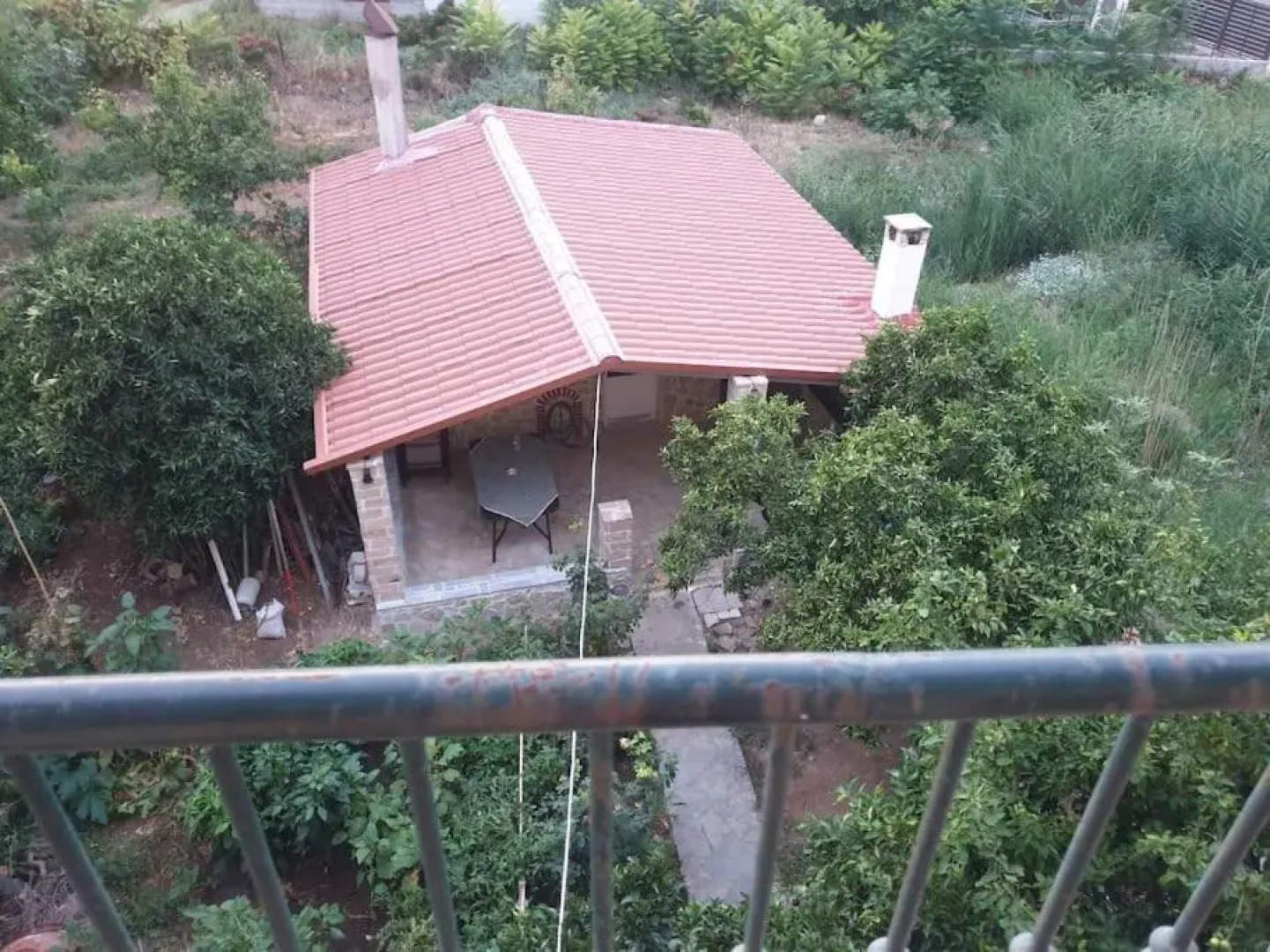 Πολυτελής όροφο διαμέρισμα, κοντά στην παραλία με εσωτερικό τζακι.