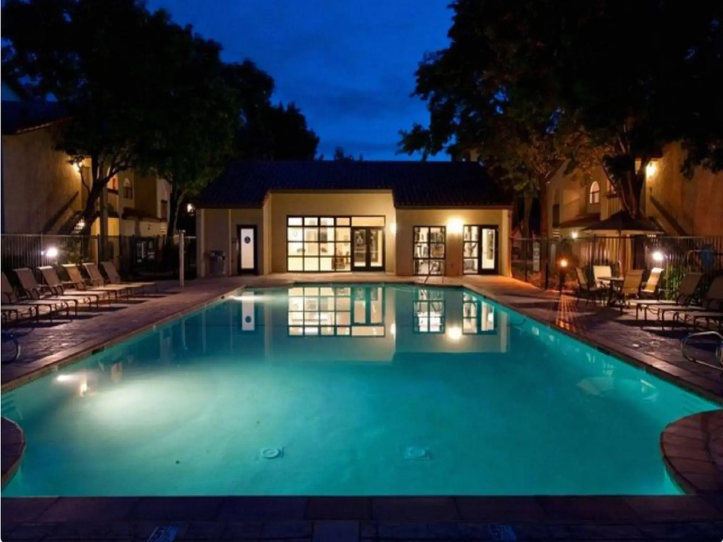 Global Luxury Suites at Villa Street