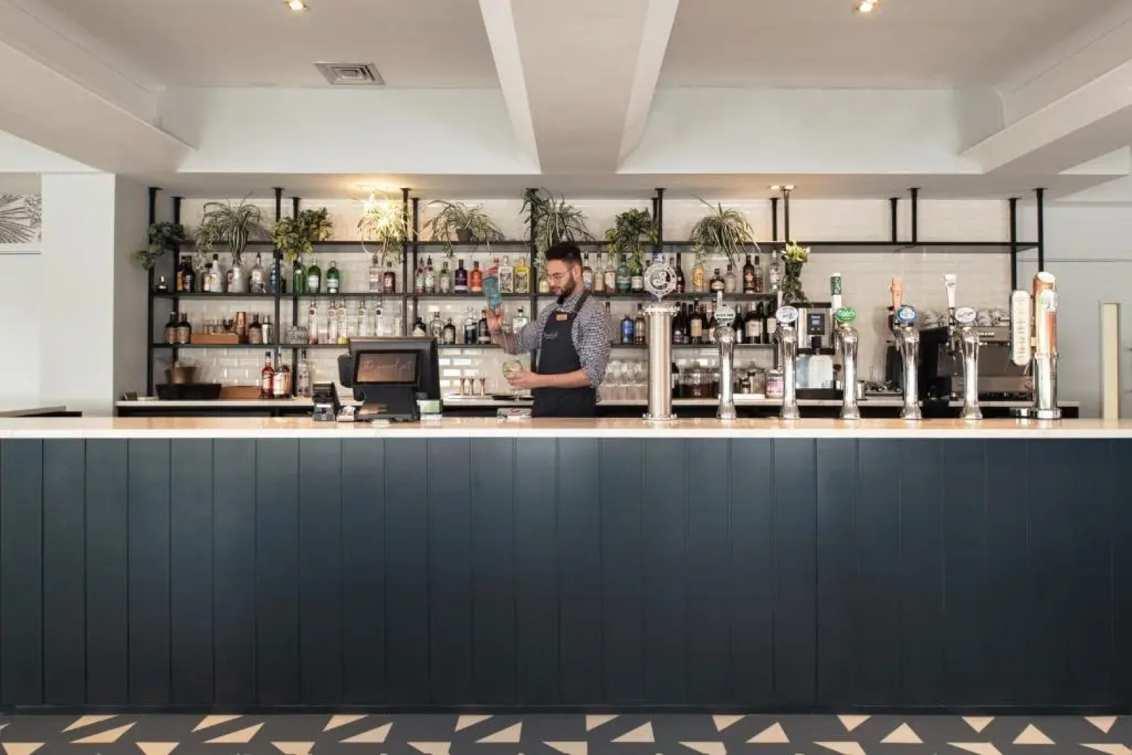 Drift Inn (Formerly The Waterfront Hotel)