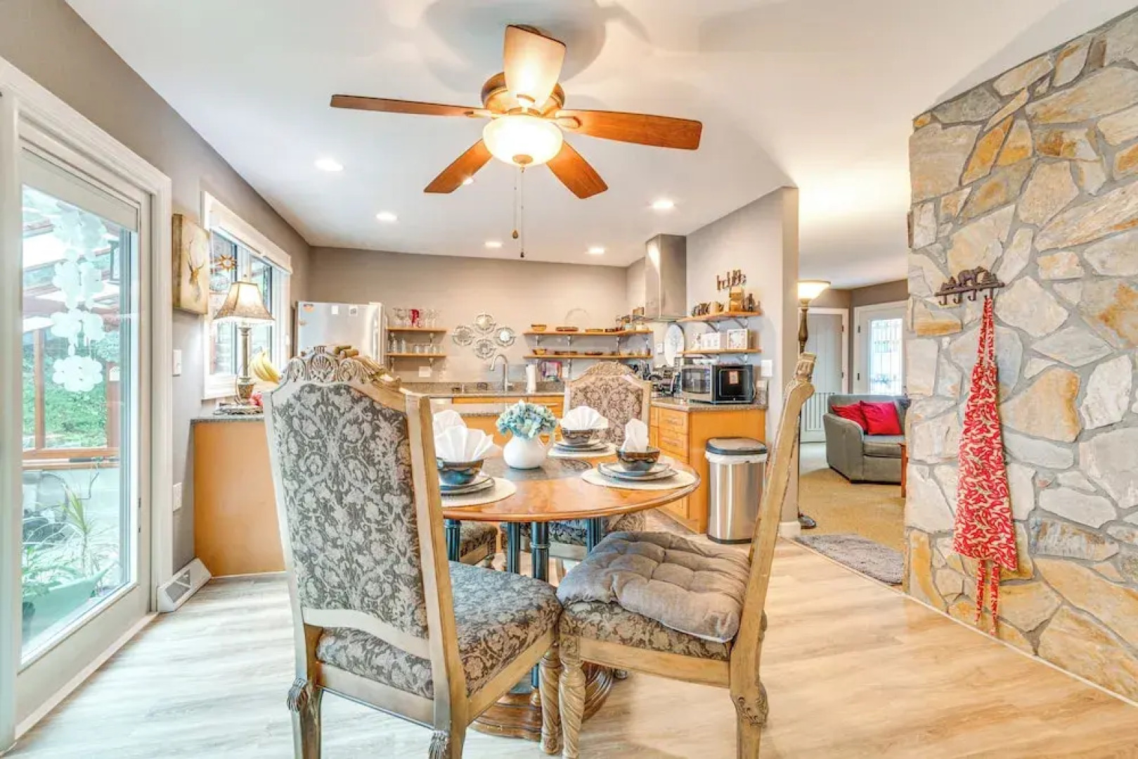 Cozy Hideaway w/ Grill, 17 Mi to Asheville