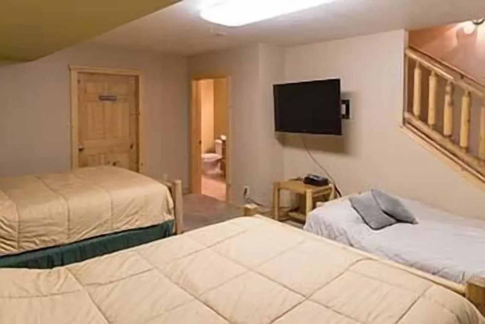 Log Gables - Lake Front