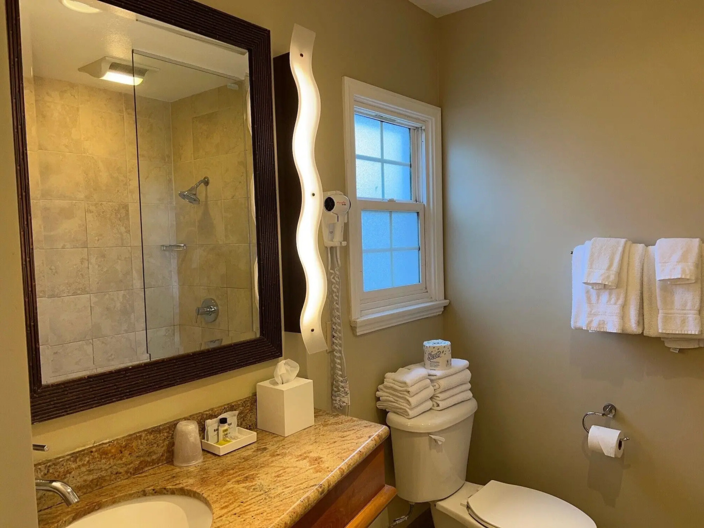 Holiday Inn Express & Suites La Jolla – Windansea Beach by IHG