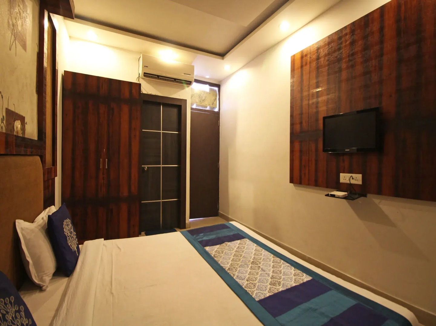 OYO 8429 Hotel Raj