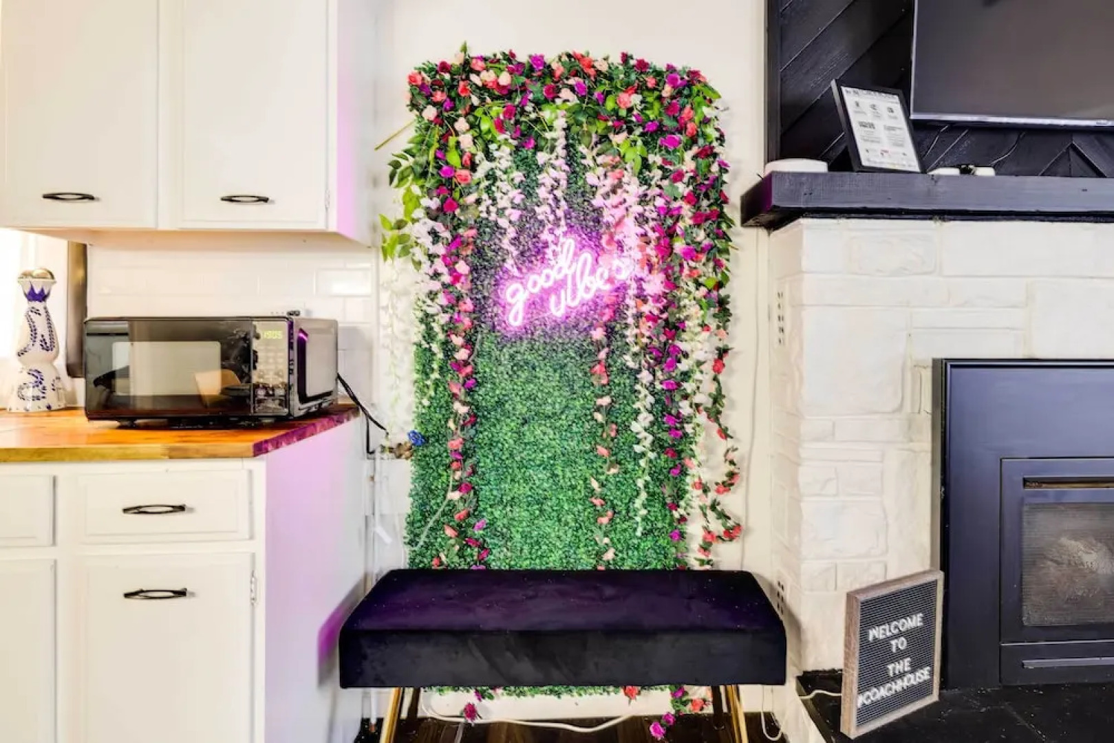 Pet-friendly Cabin w/ Hot Tub in Pocono Lake!