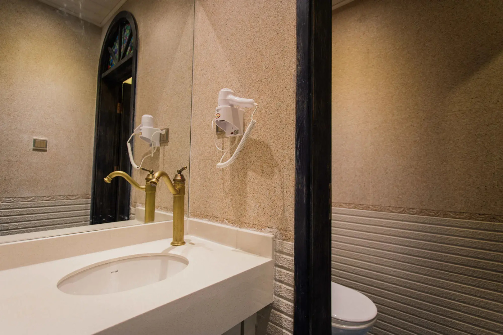 7 Sages Bell Tower Youth Hostel