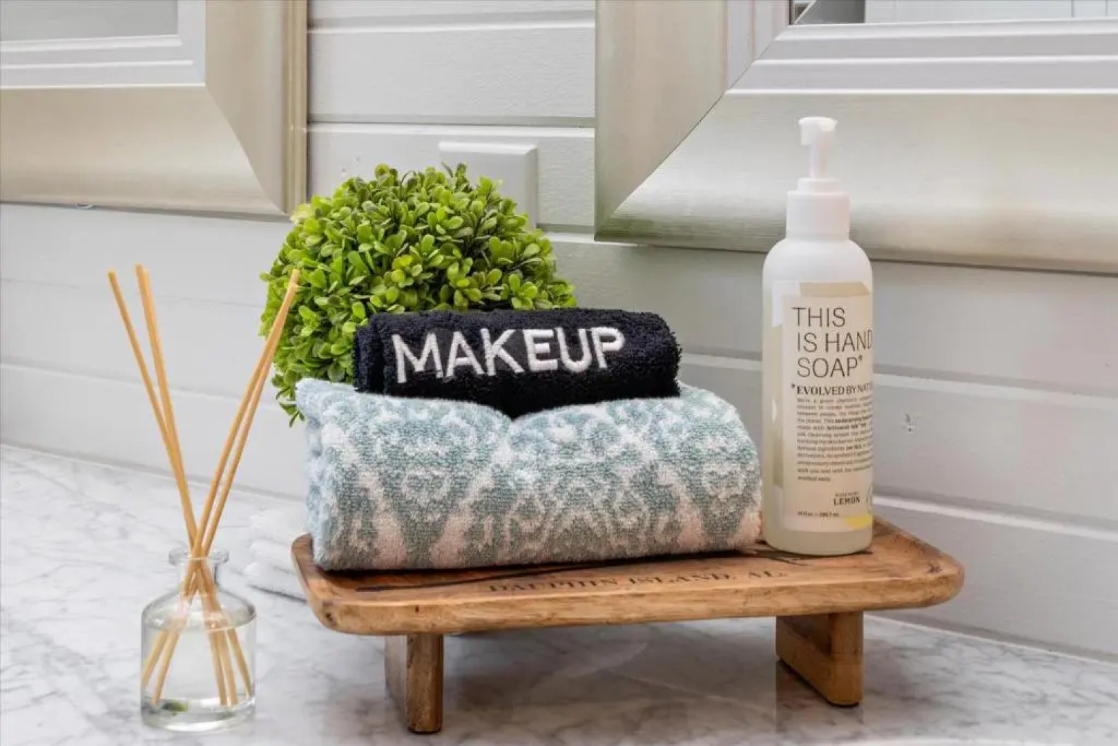 The Hummingbird House - East End Island / Pet Friendly