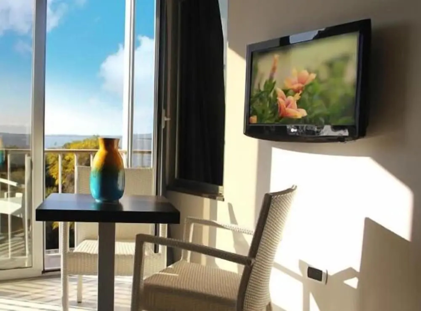 Summertime Hotel