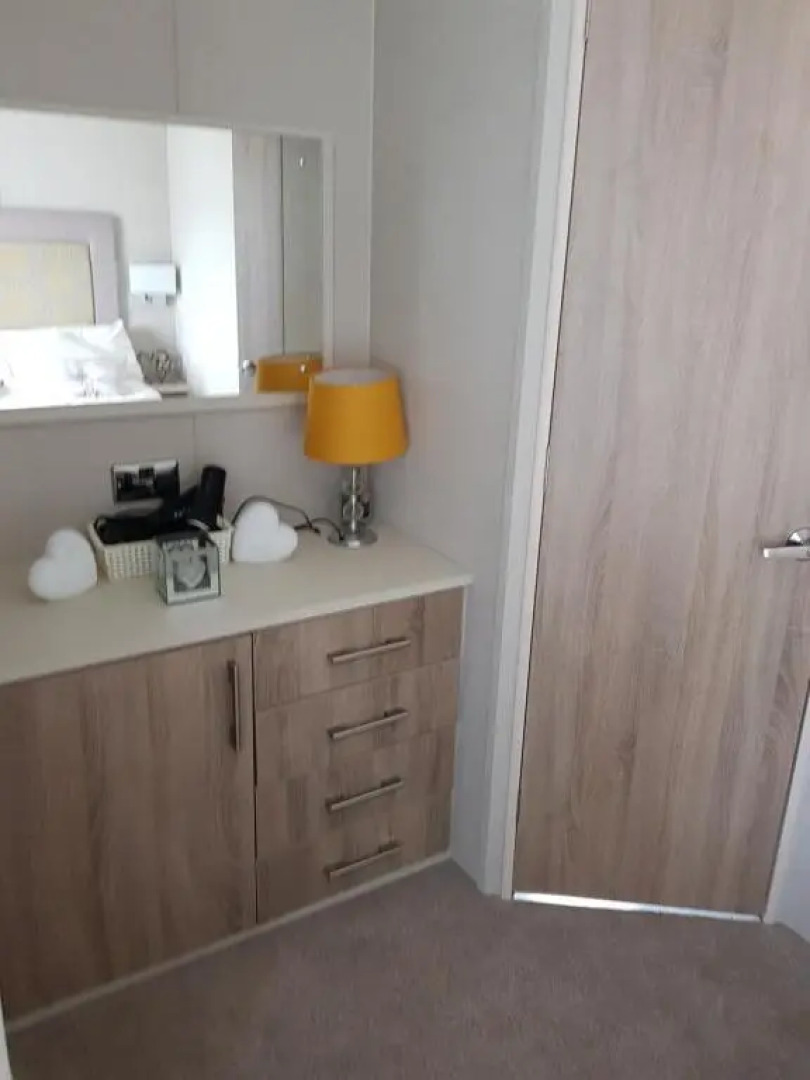 Mini lodge hot tub hols at Kingfisher Court