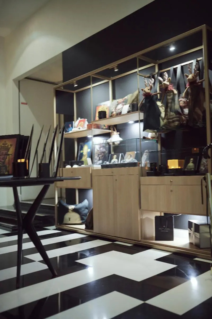 Hotel Marignan Champs - Elysées