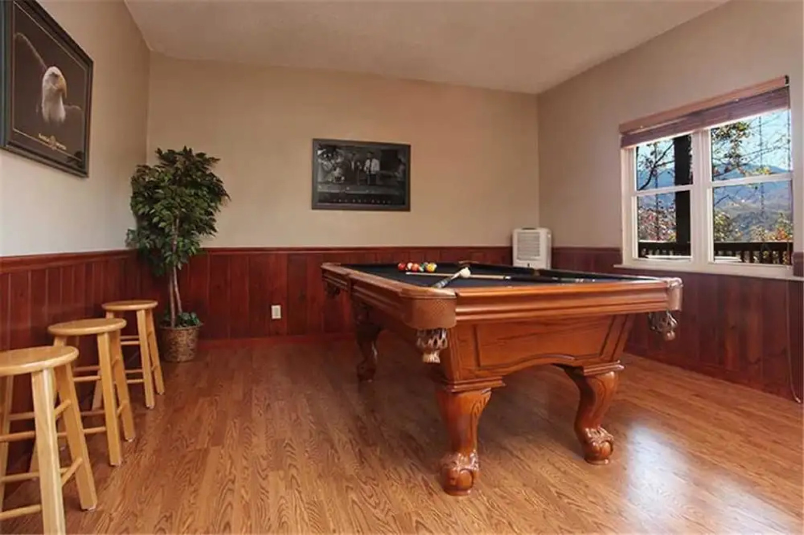 On Eagles Wings 2 Bedroom Mountain View Home with Hot Tub