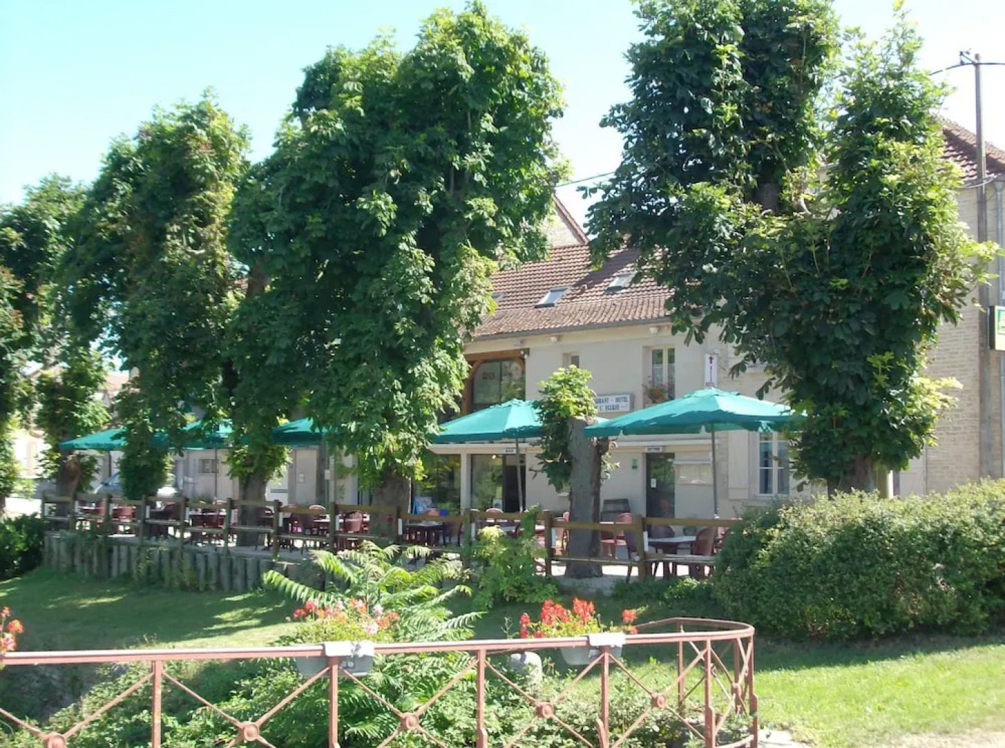 Hôtel-restaurant de lEcluse 79