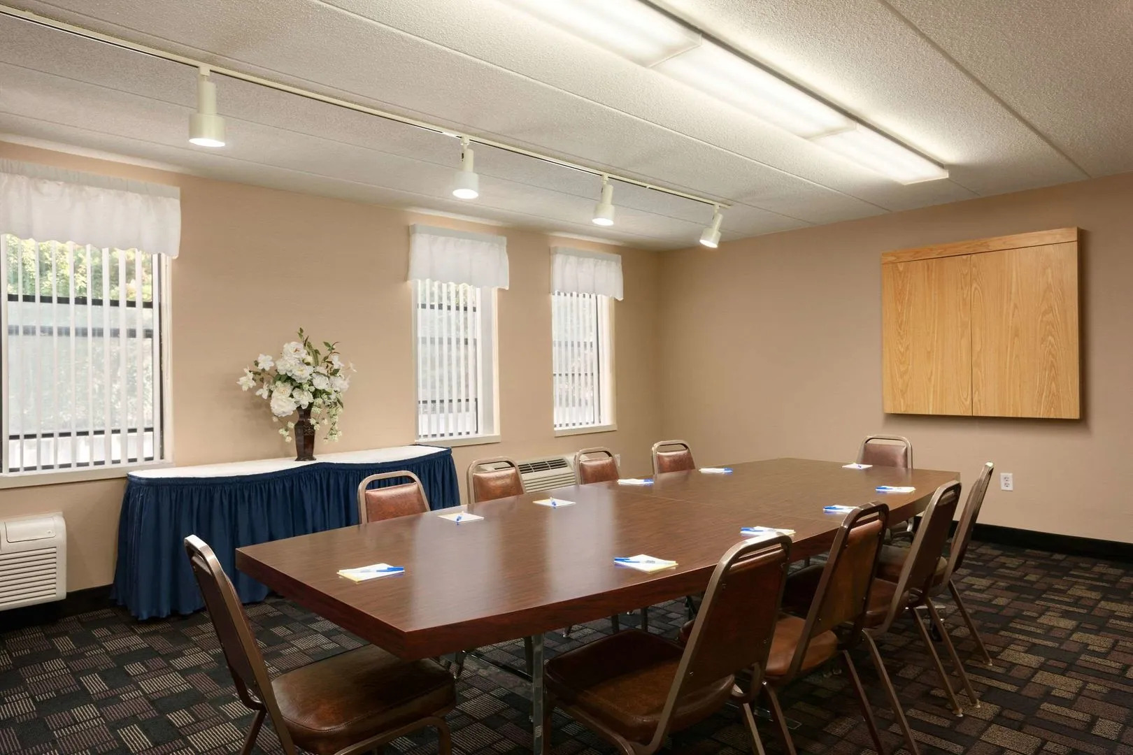 La Casa Inn & Suites - Middleboro