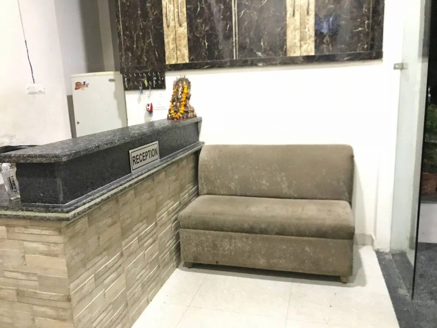 OYO 15771 4 Season Hotel