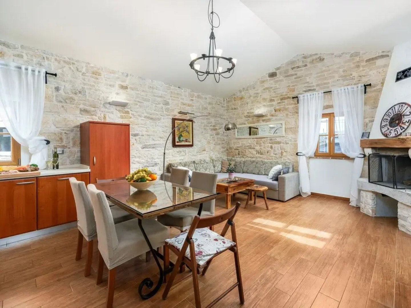 Lovely Stone House With Private Swimming Pool