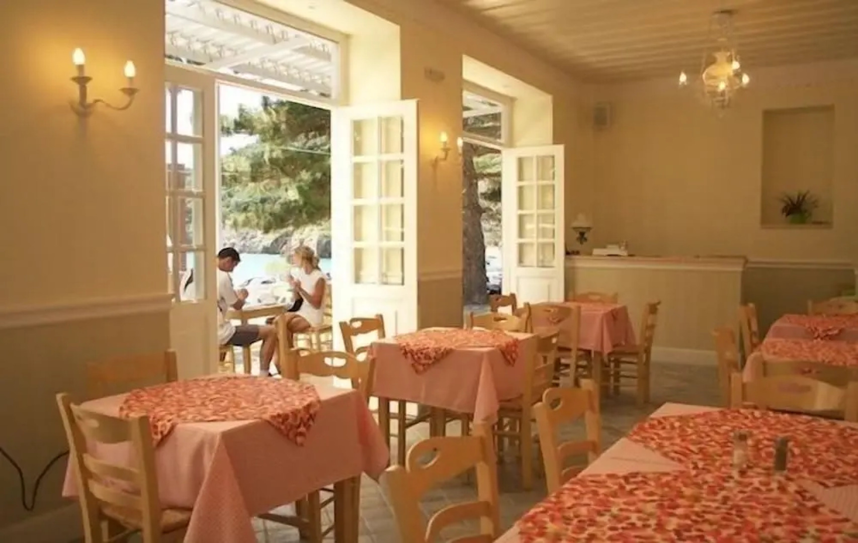 Zefiros Traditional Hotel