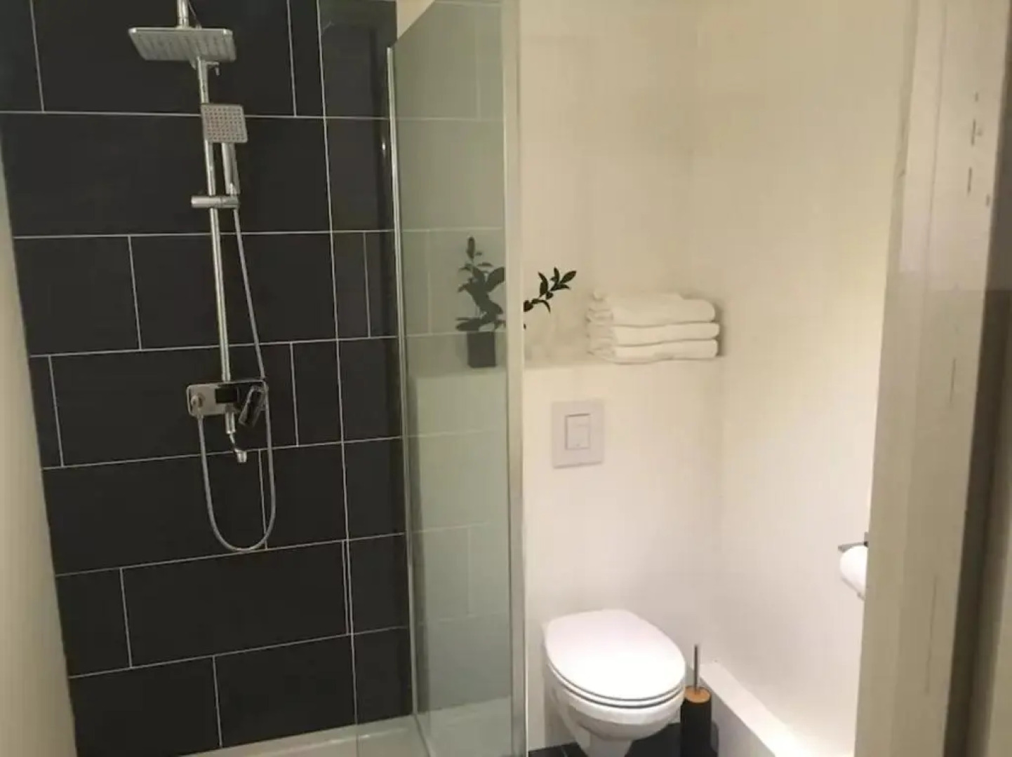 Private top floor, 150 m from the beach!