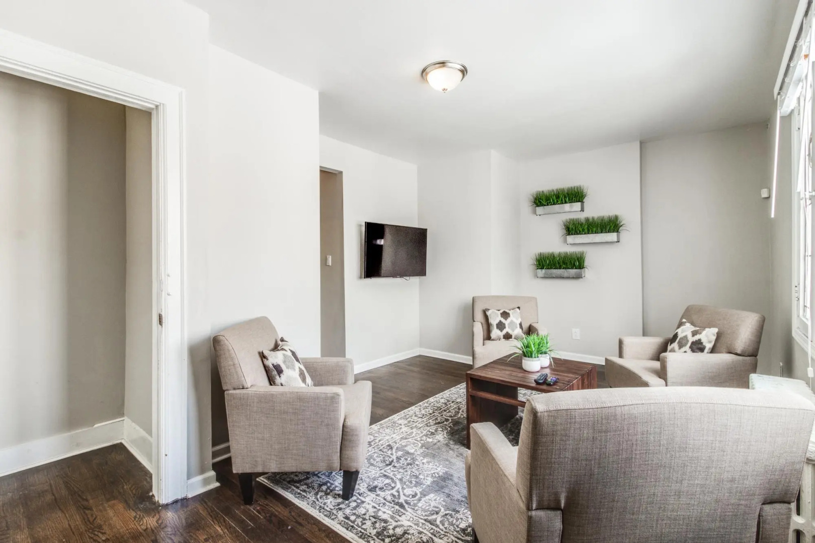 Great 6 bedroom peaceful family retreat