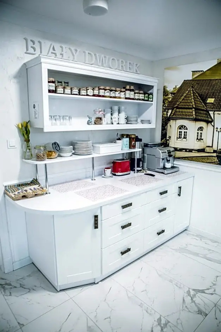 Dom Goscinny Bialy Dworek