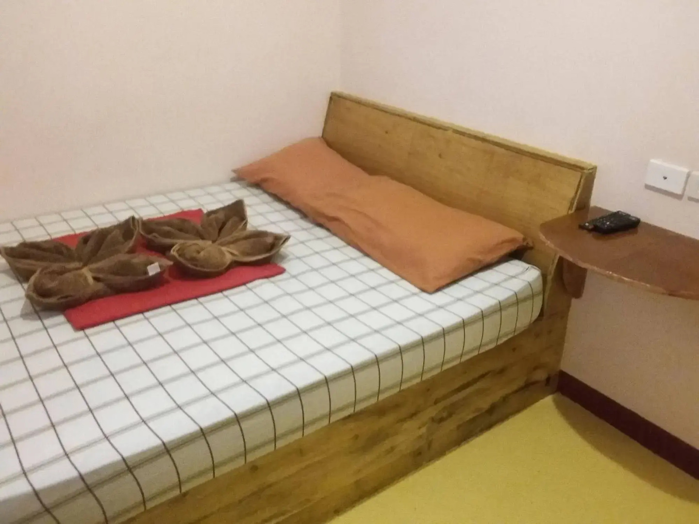 ZEN Rooms Basic White Knights Dumaguete