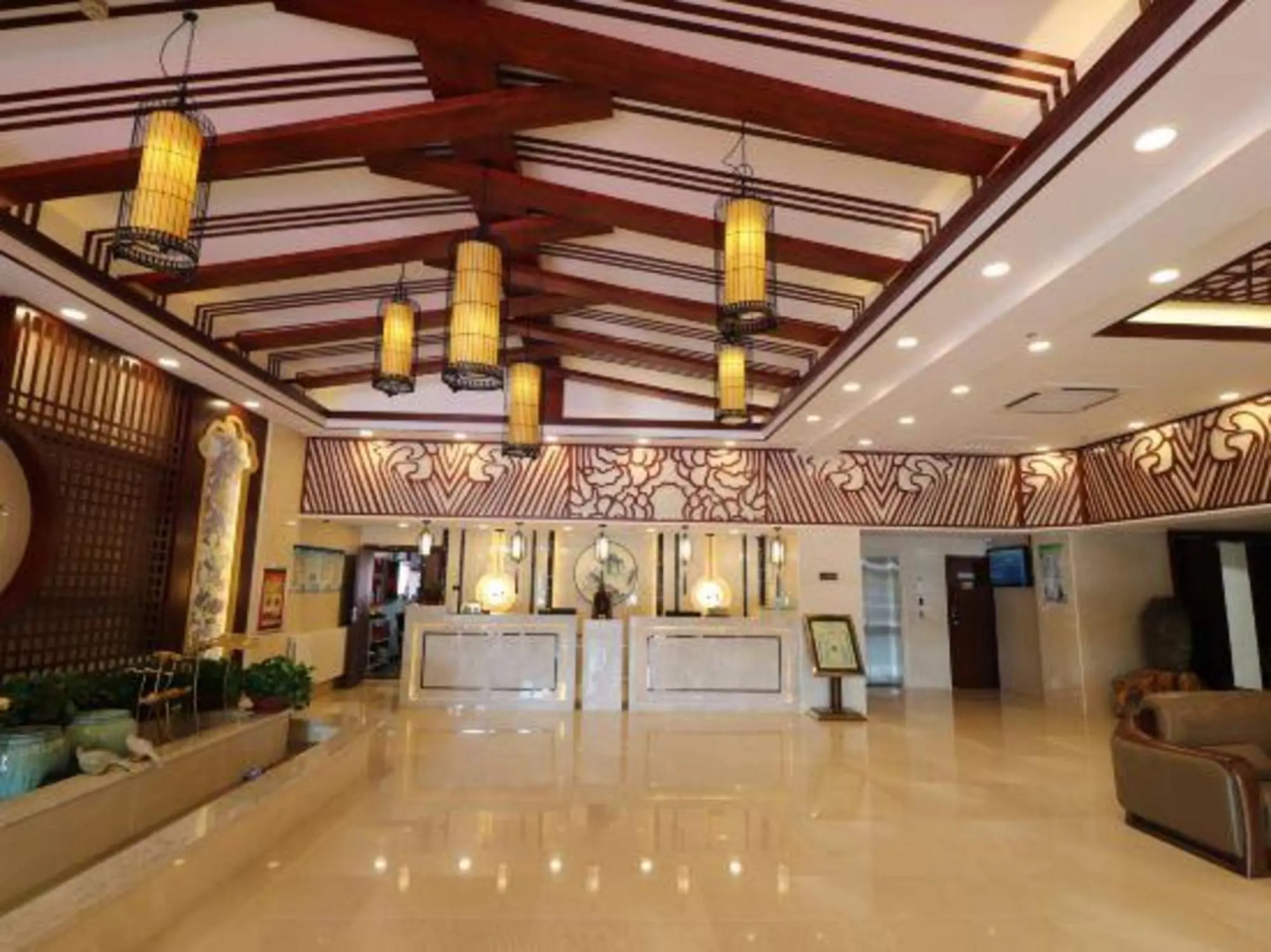 Junyue Baihe Theme Hotel