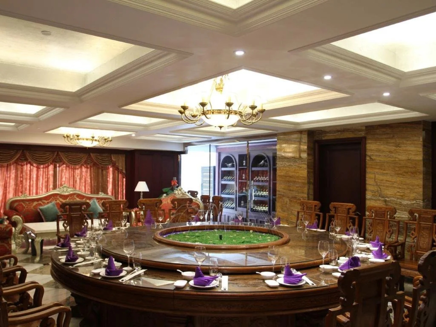 South Pacific International Hotel