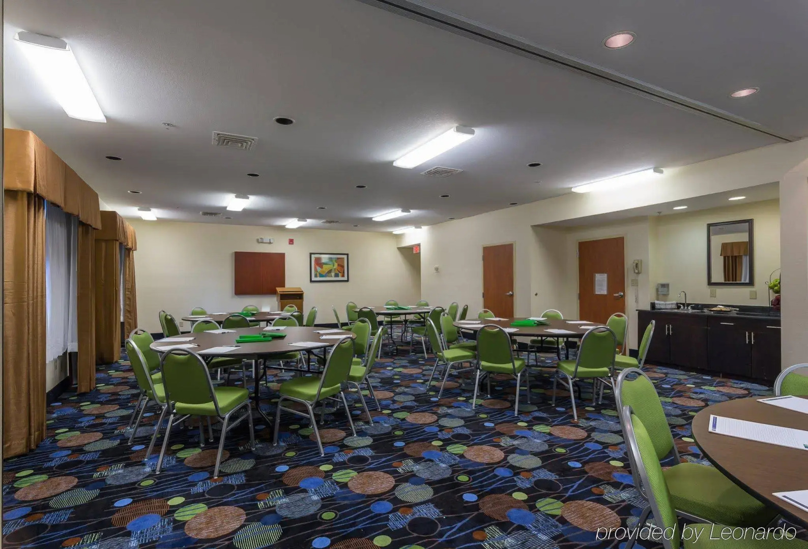 Holiday Inn Express Hotel & Suites Edmond by IHG