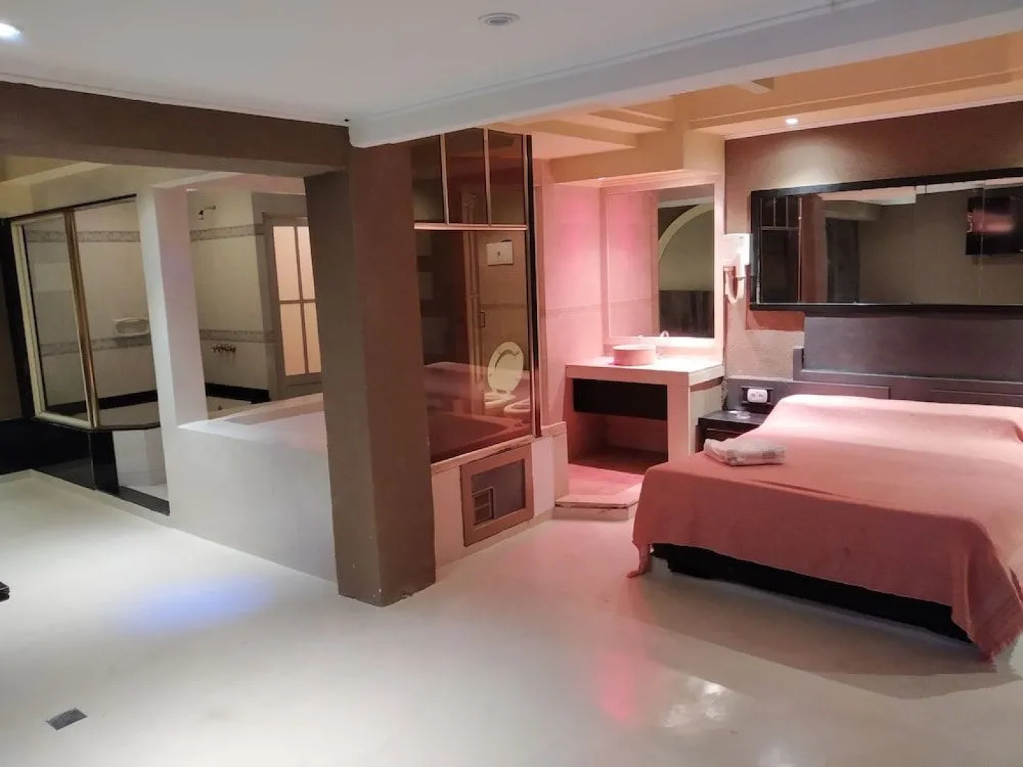 PH Suites - Adults Only