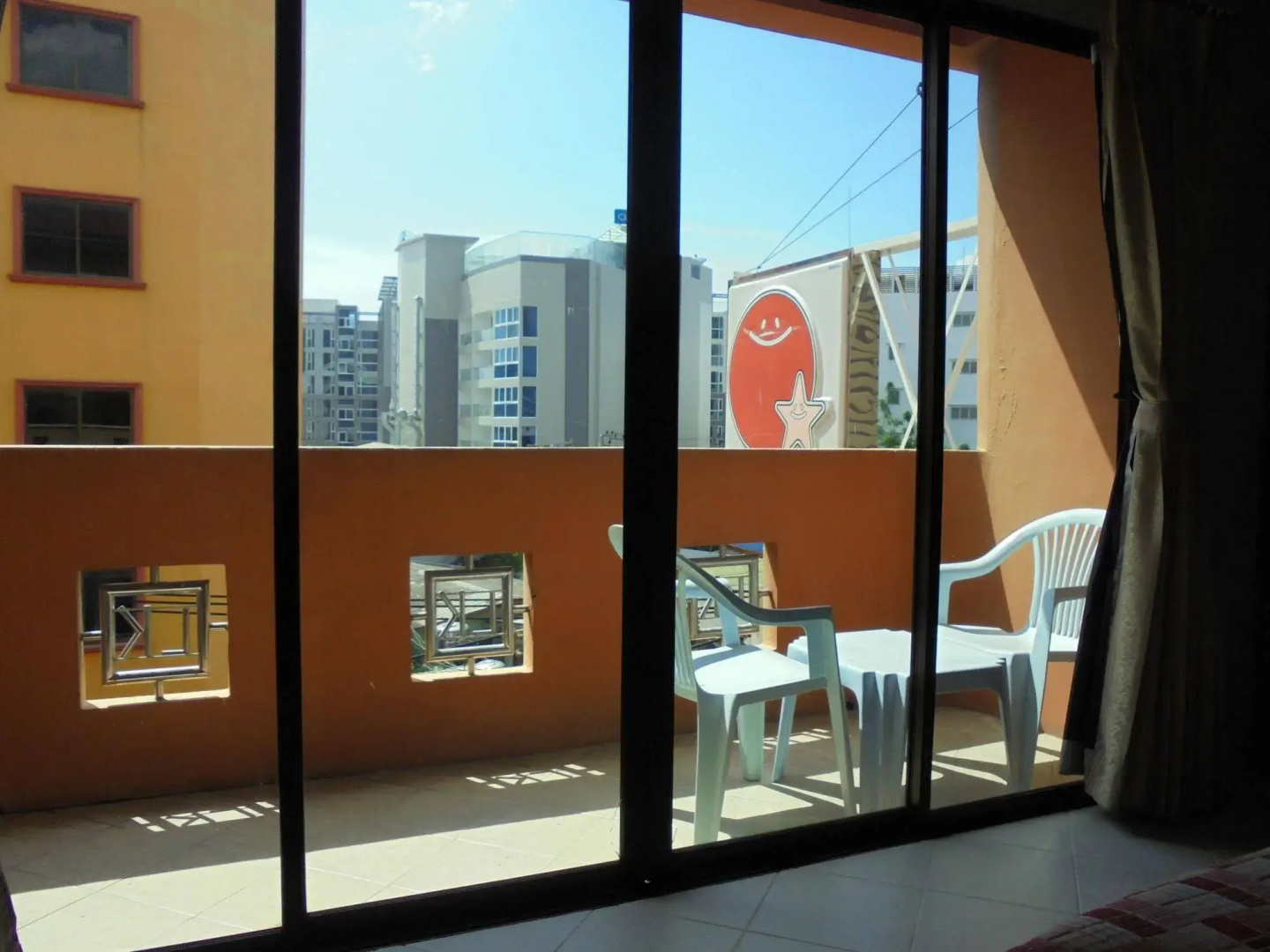 Robin’s Nest Guesthouse & Restaurant