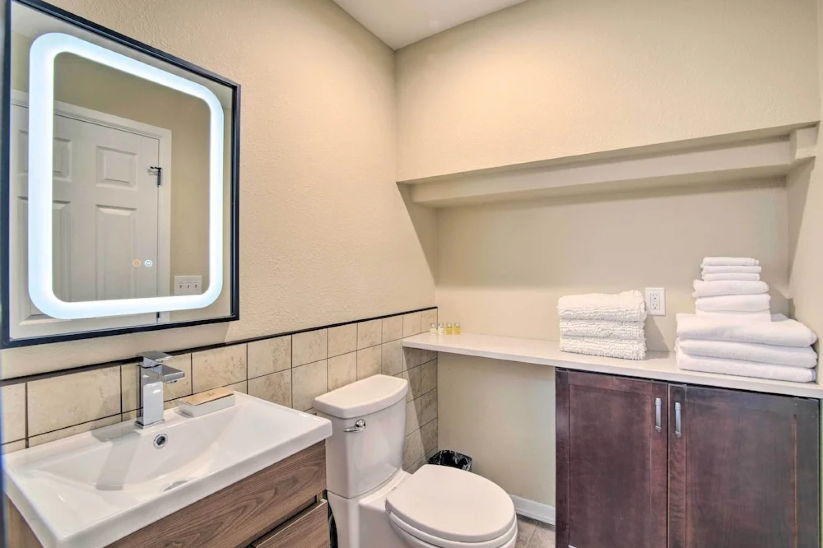 Cozy North Bend Getaway in Walkable Location!