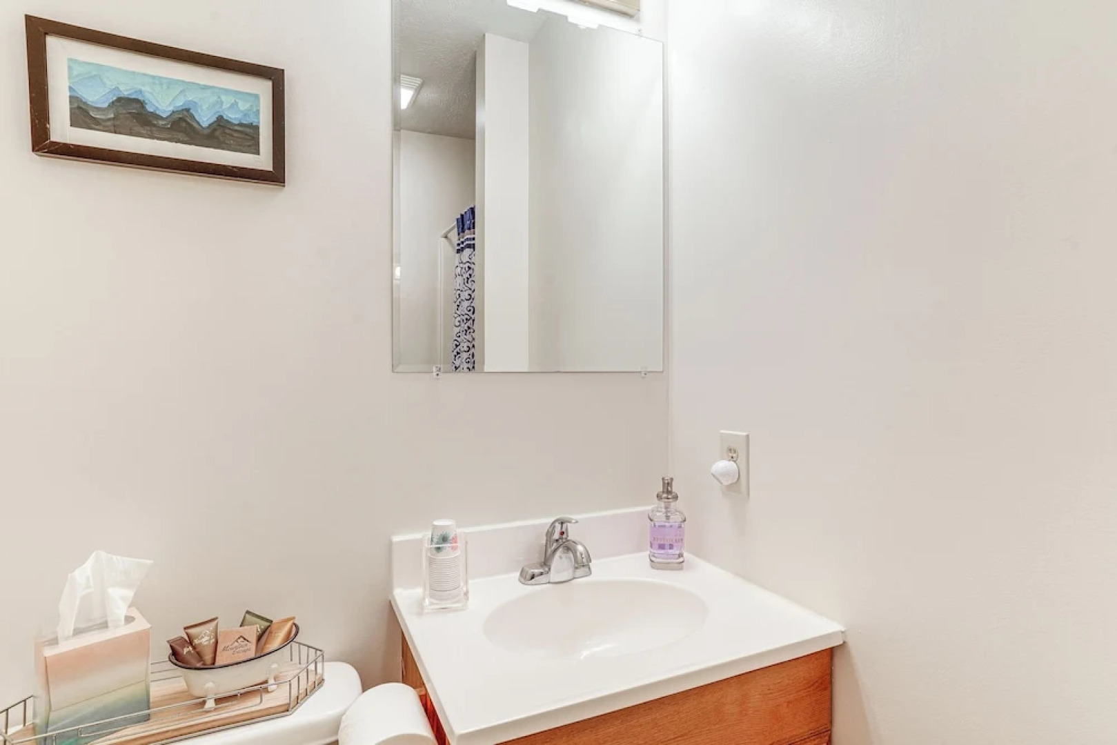 Cabin w/ Deck & Screened-in Porch in New Market!