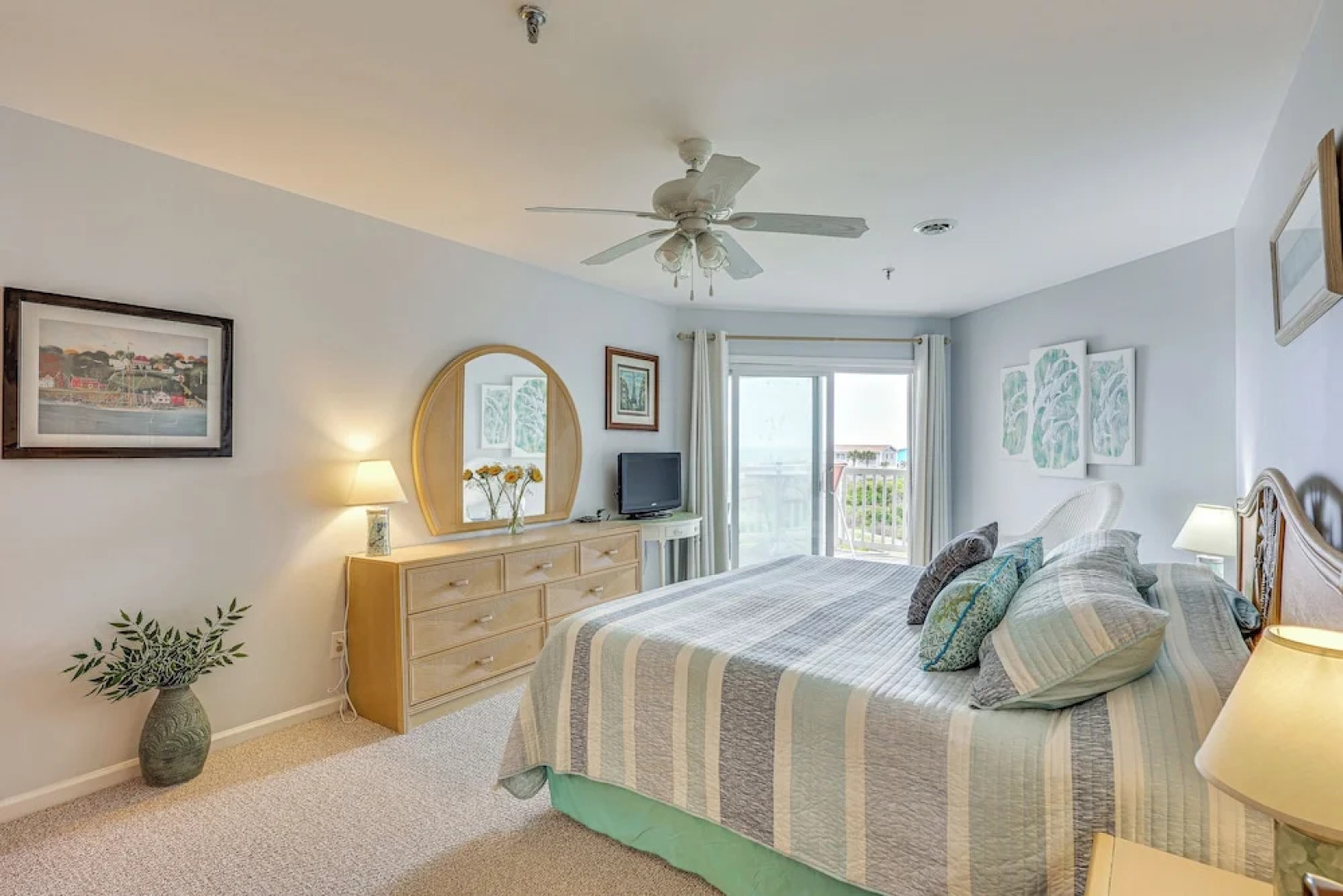 Oak Island Beachfront Condo w/ Community Pool