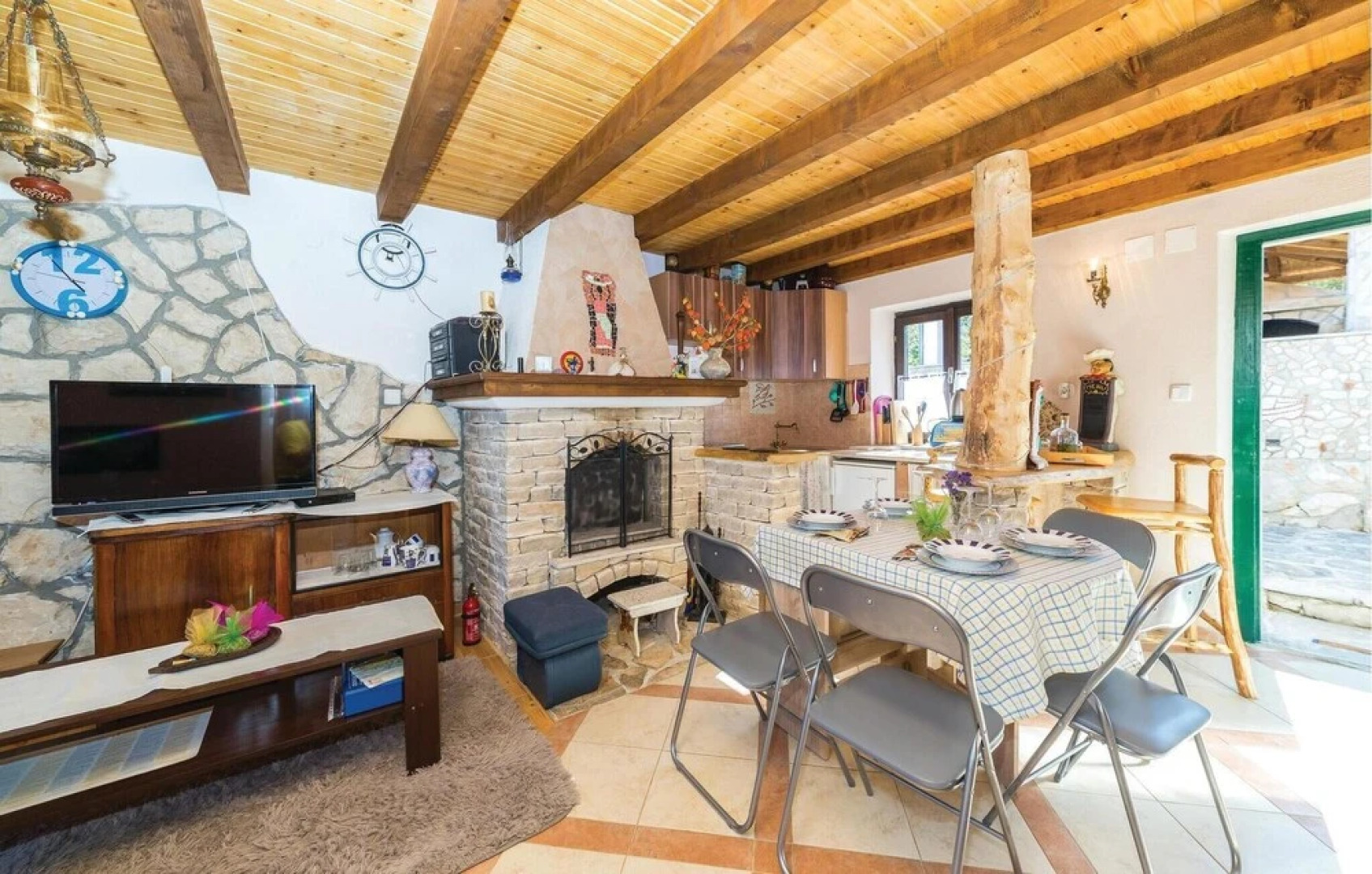 Beautiful Home in Drvenik Veliki With Wifi and 2 Bedrooms