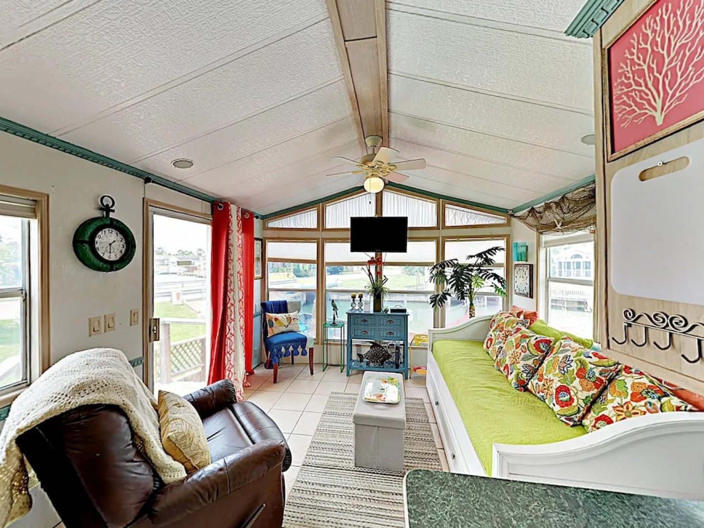 Waterfront W/ Deck & 2 Pools 1 Bedroom Condo