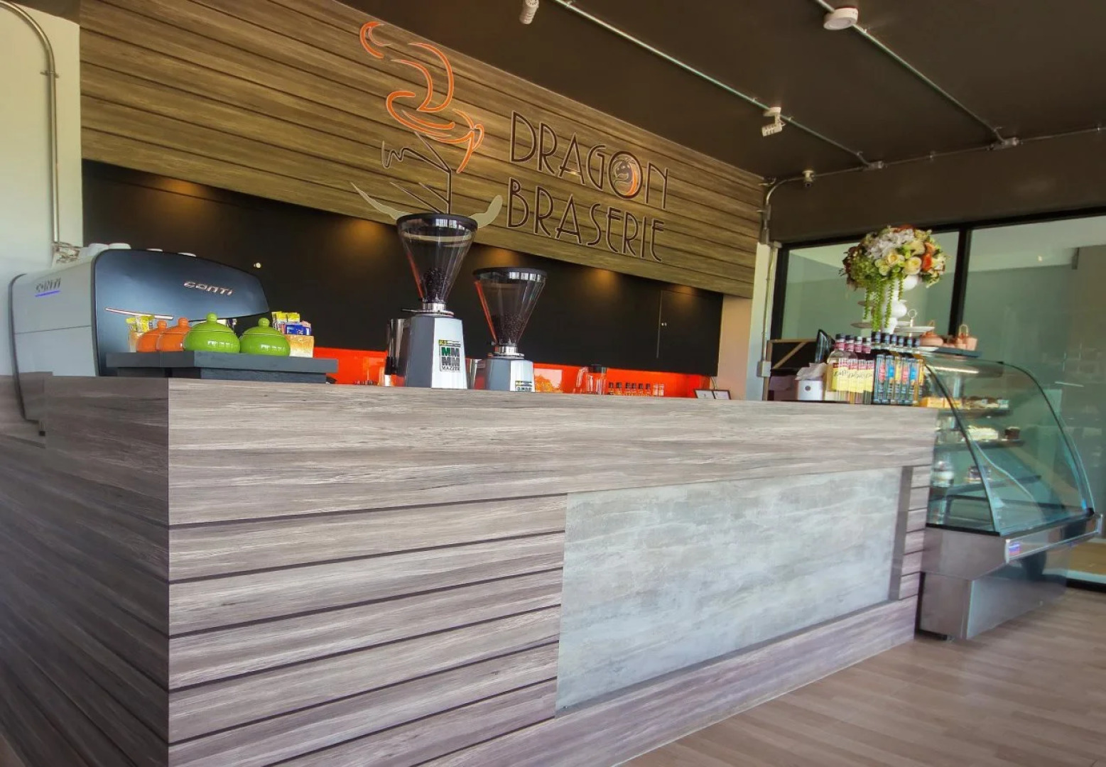 Dragon River Avenue Hotel