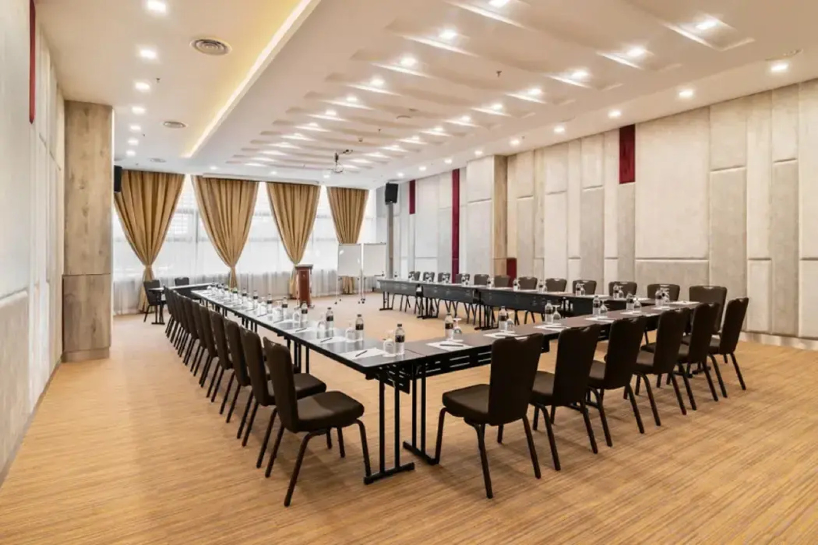 Zenith Suites Cameron