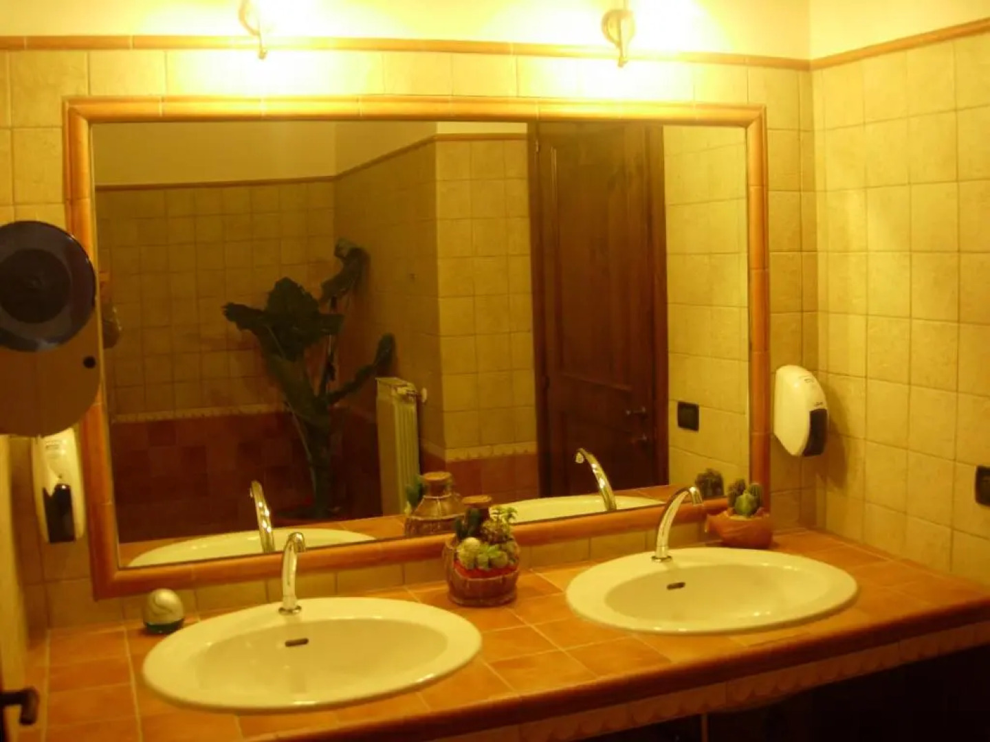 Angelucci Agriturismo con Camere e Agri Camping