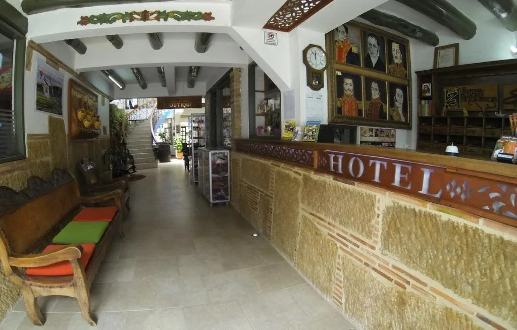 Zaguan De Los Heroes